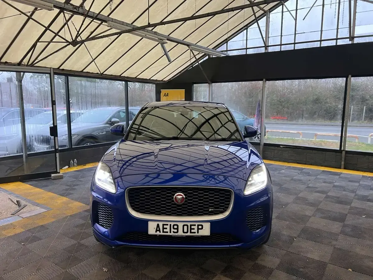 Begagnad Jaguar E-Pace R-Dynamic 180 HK (132 kW) 2019 Blå SUV
