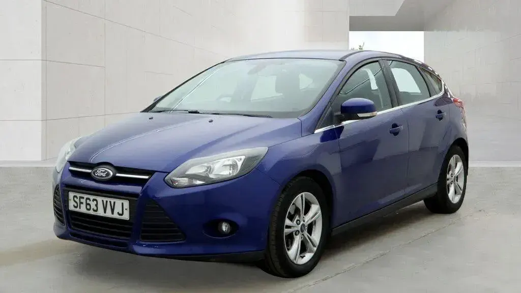 Used Ford Focus Zetec 125 HP (91 kW) 2013 Blue Hatchback