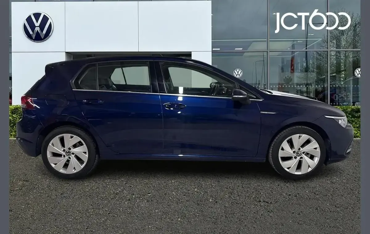 Used VW Golf VIII Style 147 HP (108 kW) 2021 Blue Hatchback