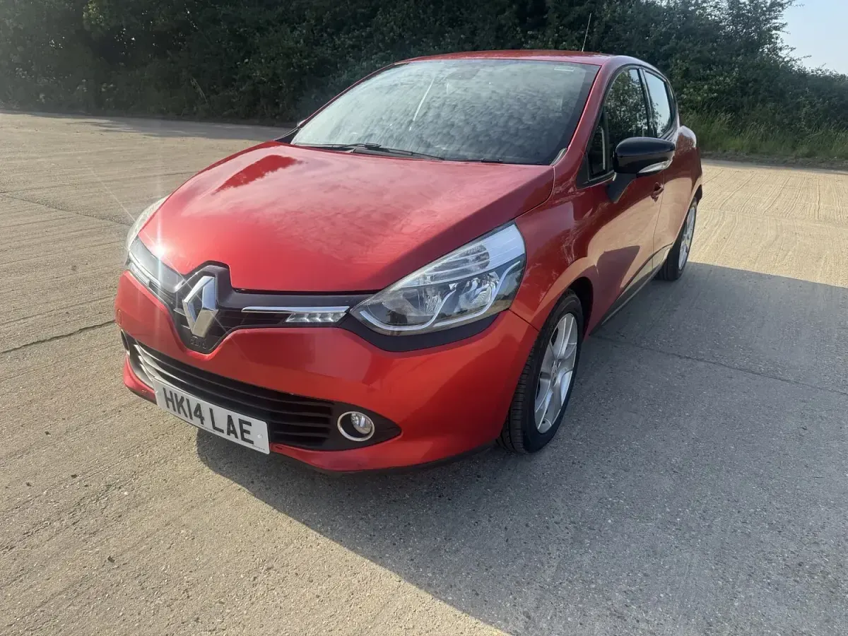 Used Renault Clio Dynamique 90 HP (66 kW) 2014 Red Hatchback