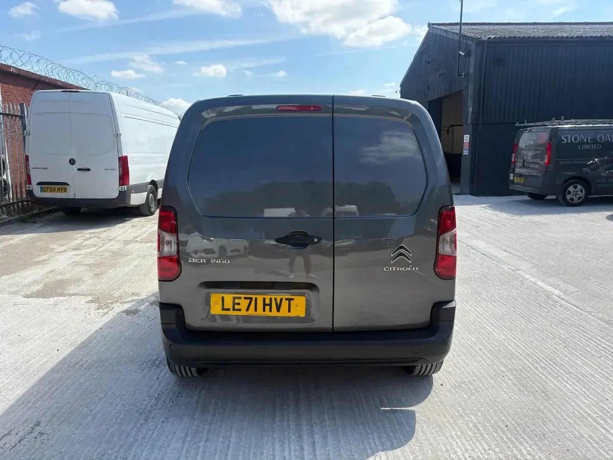 Used Citroën Berlingo 100 HP (73 kW) 2022 Grey MPV