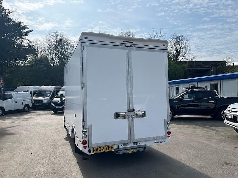 Used Nissan Interstar Tekna 135 HP (99 kW) 2022 White Van