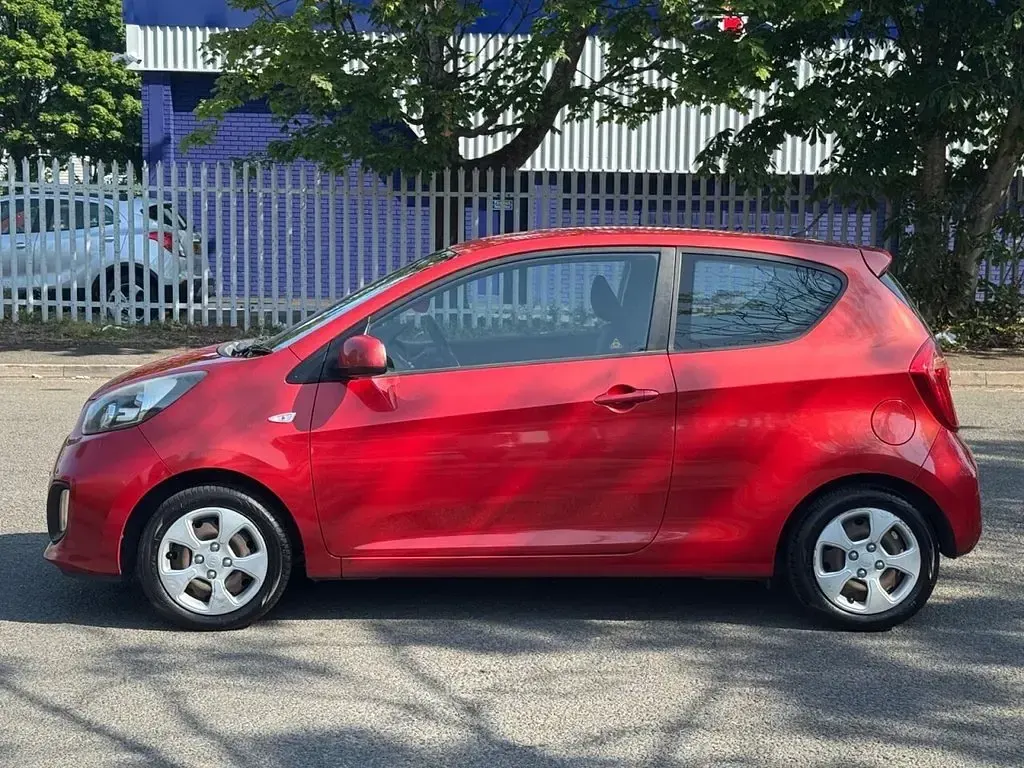 Used Kia Picanto 68 HP (50 kW) 2013 Red Hatchback