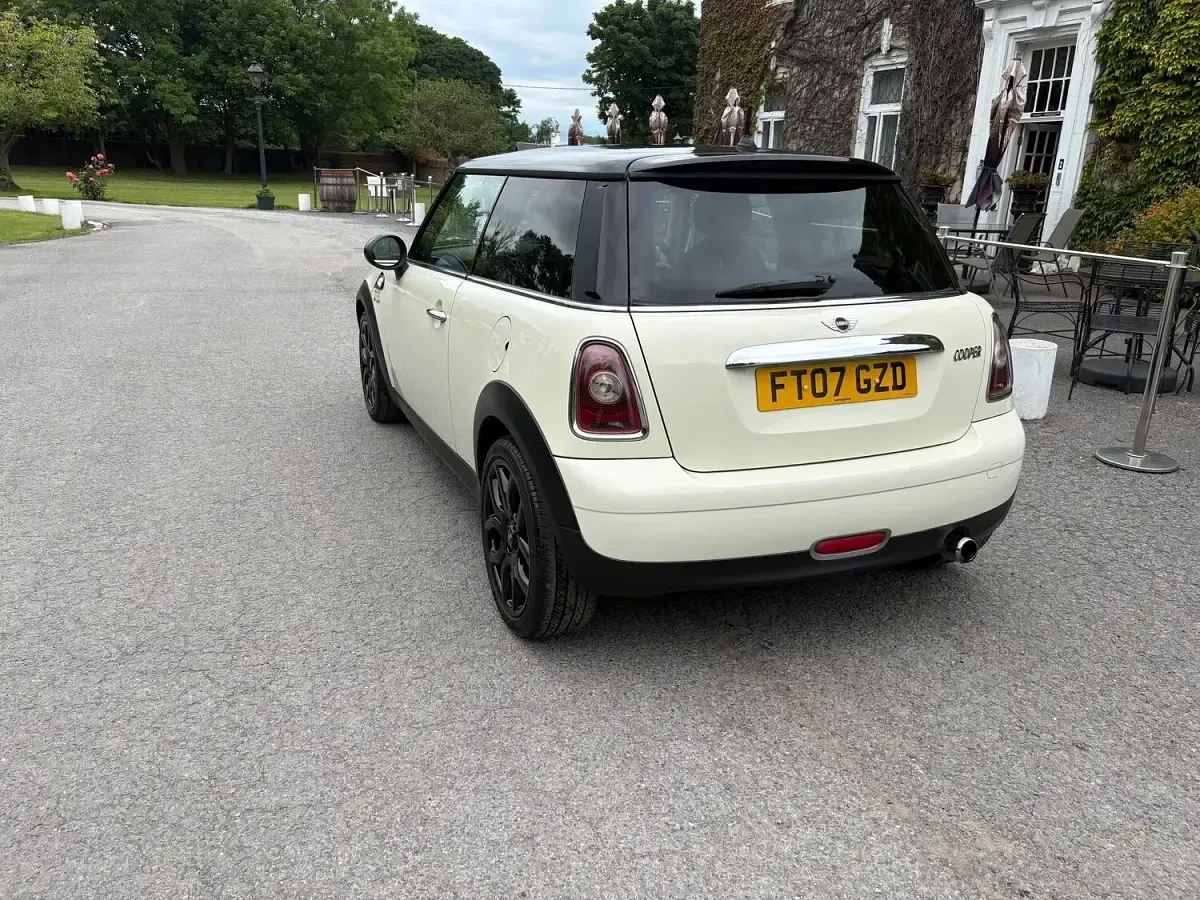Used Mini Cooper Hatch 120 HP (88 kW) 2007 White Hatchback