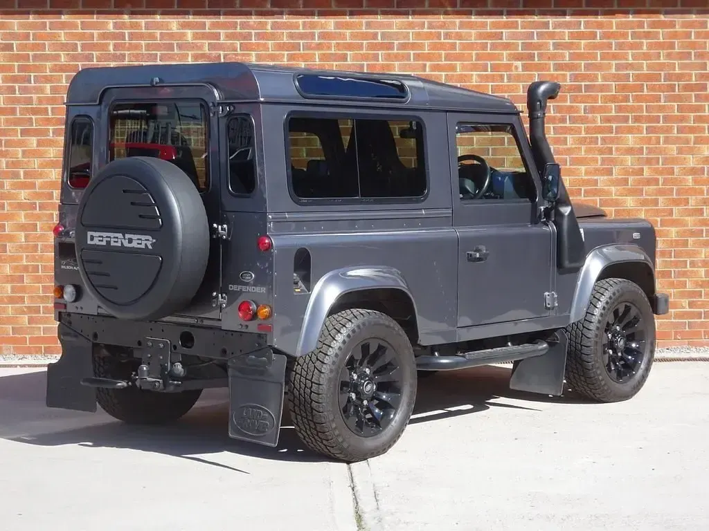 Used Land Rover Defender 122 HP (89 kW) 2016 Grey Estate