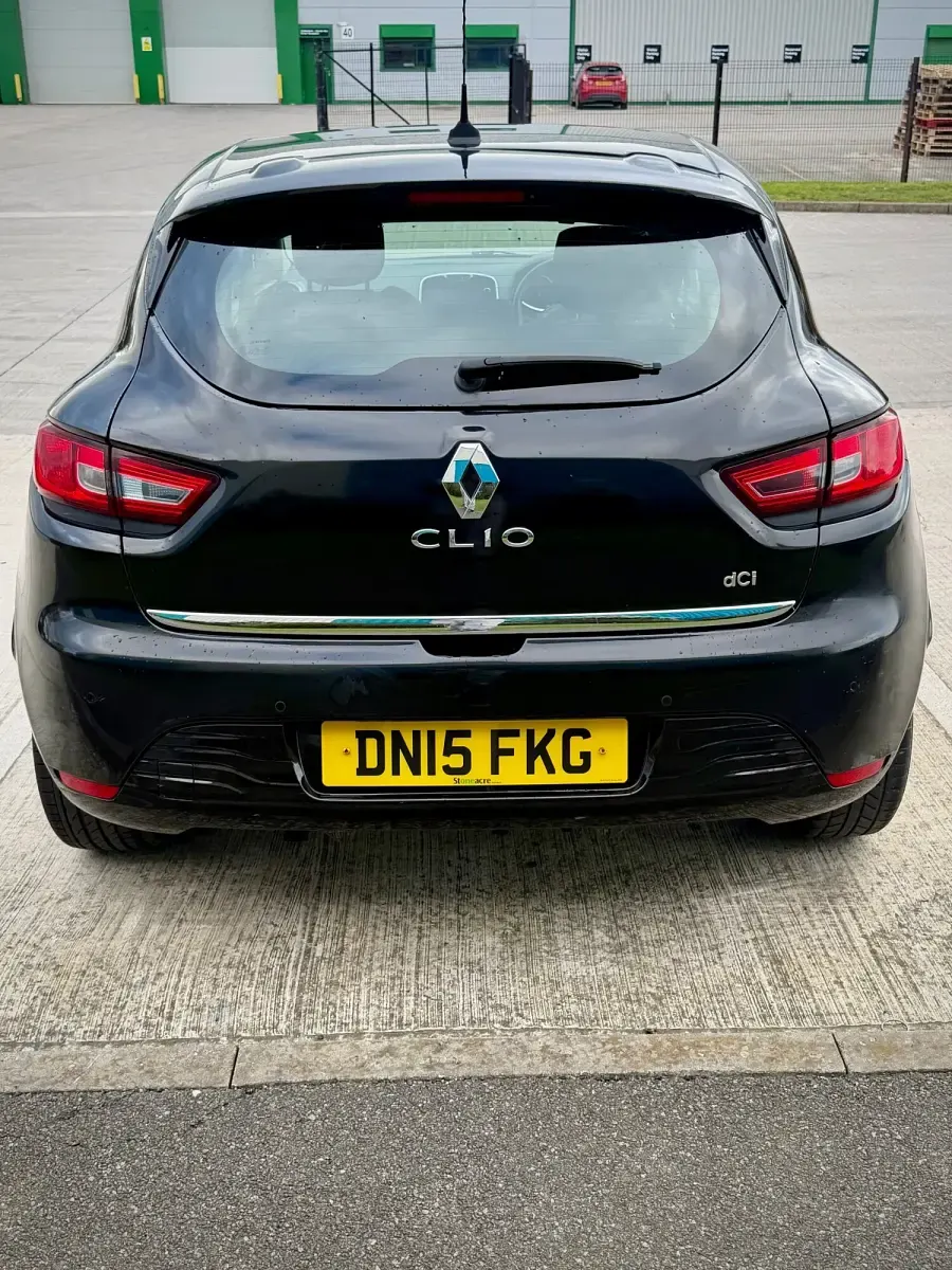 Used Renault Clio Dynamique 90 HP (66 kW) 2015 Black Hatchback