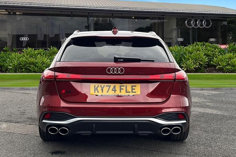 Used Audi S5 Advanced 367 HP (269 kW) 2024 Red Estate