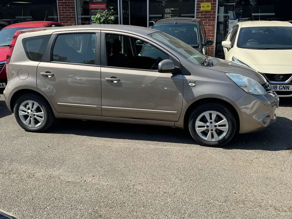 Used Nissan Note Acenta 88 HP (64 kW) 2010 Gold Hatchback