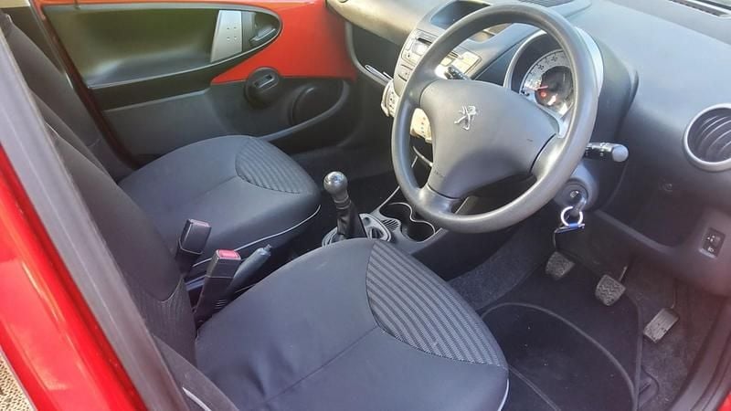 Used Peugeot 107 Active 68 HP (50 kW) 2012 Red Hatchback