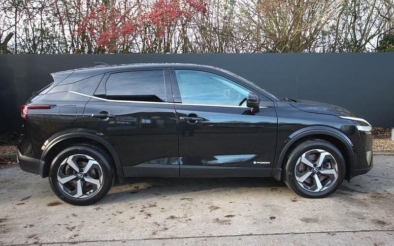 Used Nissan Qashqai N-Connecta 190 HP (139 kW) 2023 Black SUV