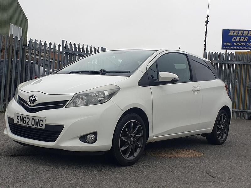 Used Toyota Yaris Trend 101 HP (74 kW) 2013 White Hatchback