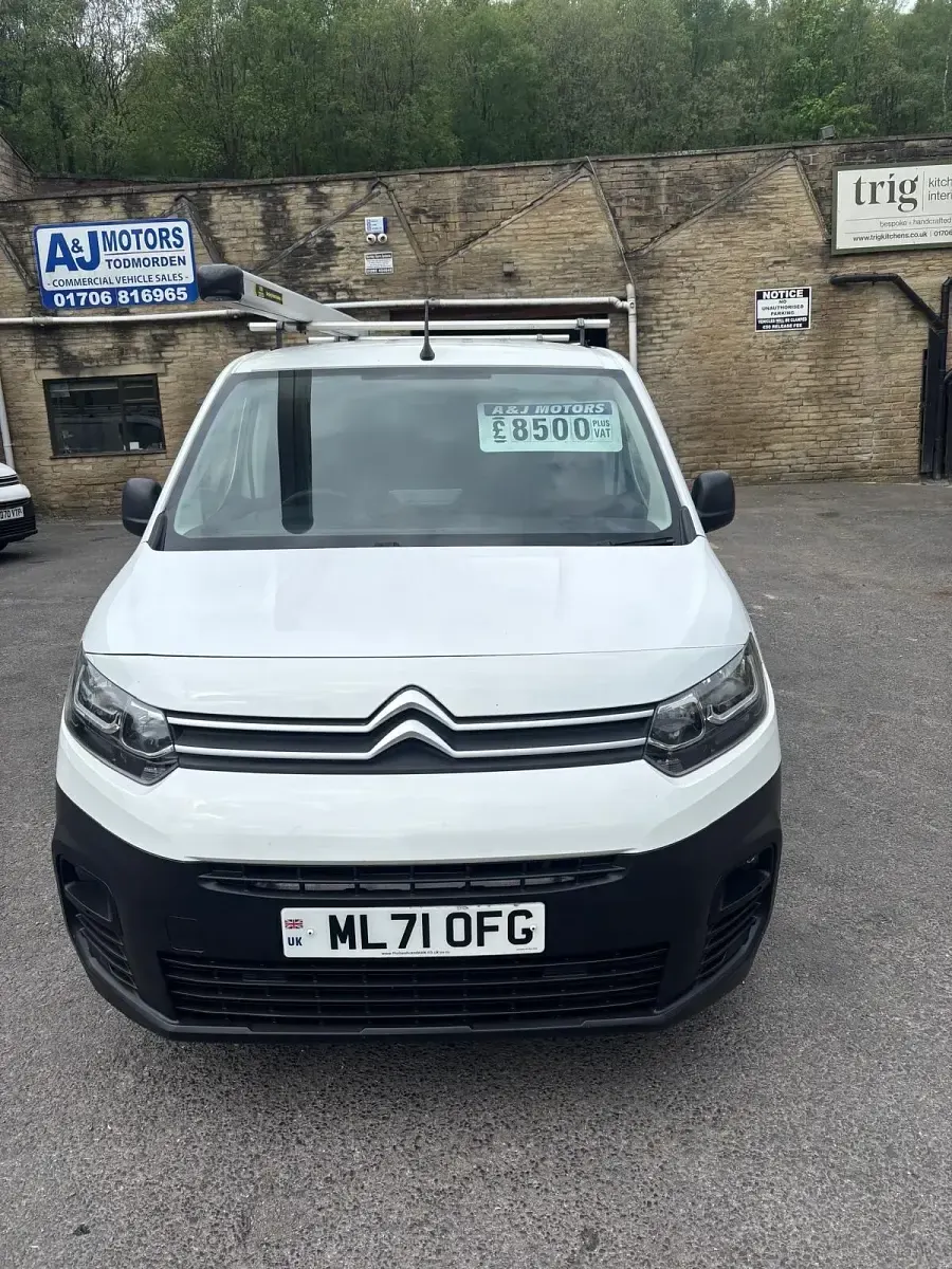 Used Citroën Berlingo 75 HP (55 kW) 2021 White MPV