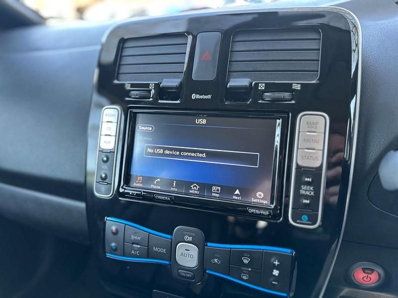 Used Nissan Leaf Tekna 30 kW (41 HP) 2017 White Hatchback