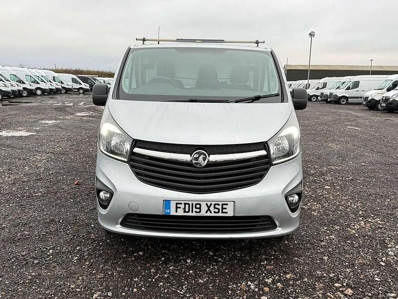 Second-hand Vauxhall Vivaro Sportive 120 CP (88 kW) 2019 Argintiu Monovolum