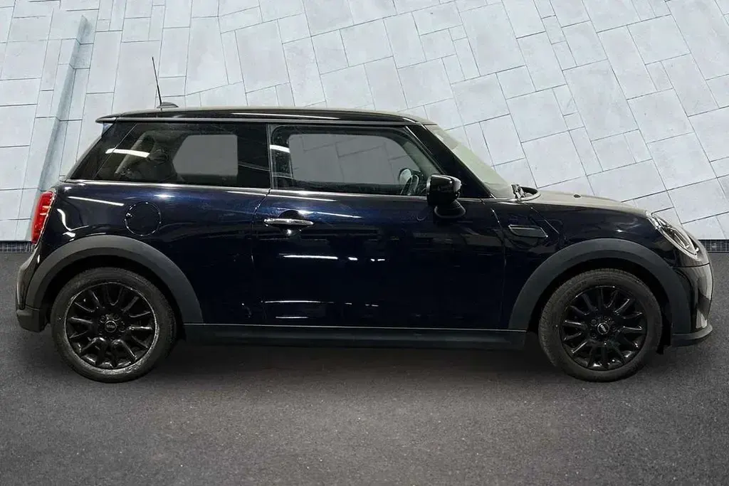 Używany Mini Cooper Classic 134 KM (98 kW) 2022 Czarny Hatchback