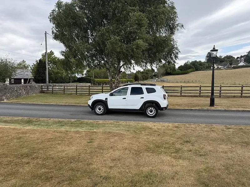 Used Dacia Duster Essentiel 90 HP (66 kW) 2023 White SUV