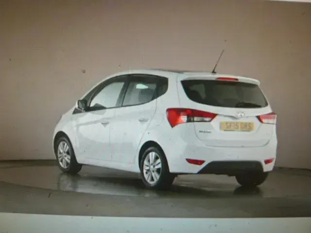 Used Hyundai ix20 Style 125 HP (91 kW) 2015 White Hatchback