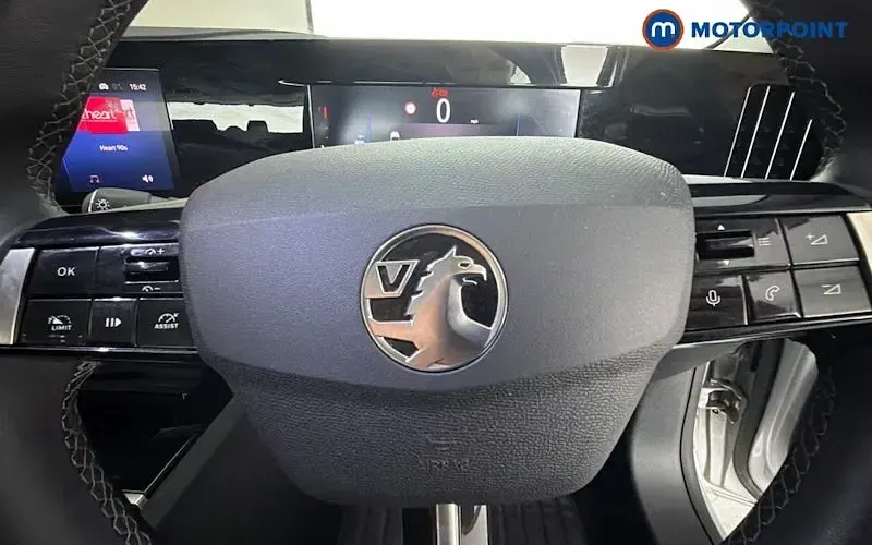 Used Vauxhall Astra Design Edition 131 HP (96 kW) 2023 Grey Hatchback