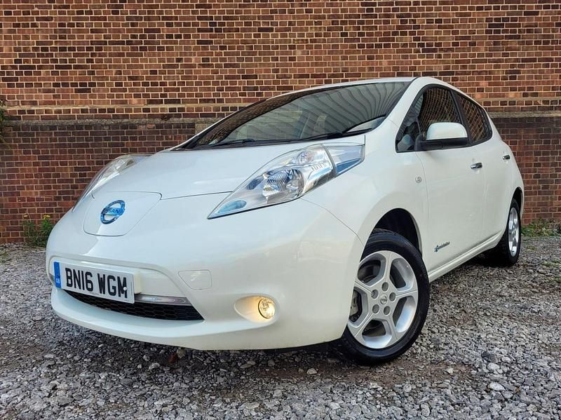 Used Nissan Leaf Acenta 80 kW (109 HP) 2016 White Hatchback