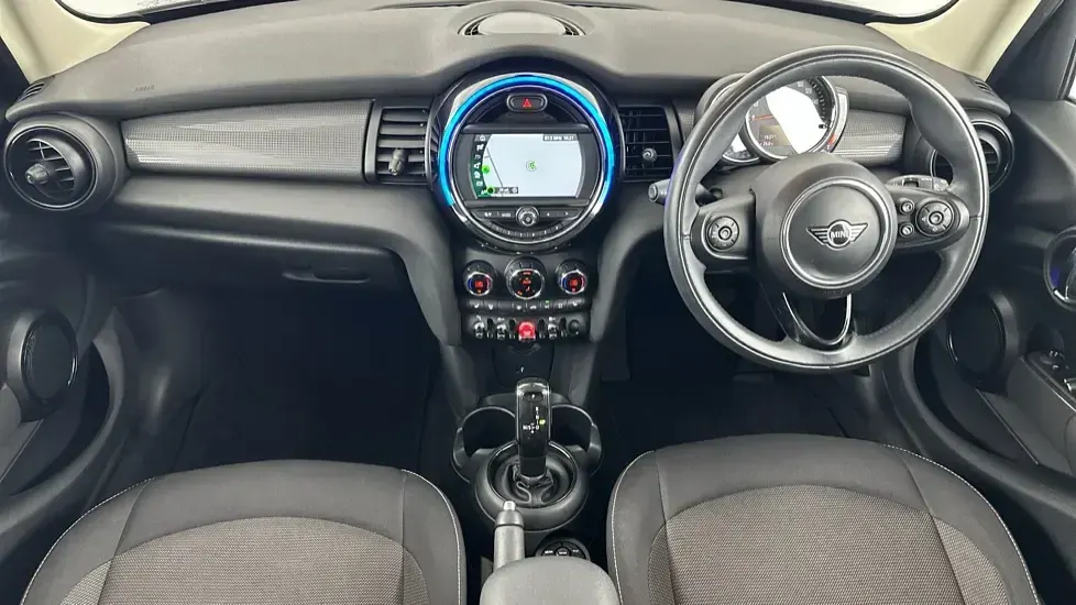Used Mini Cooper Classic 134 HP (98 kW) 2019 Blue Hatchback