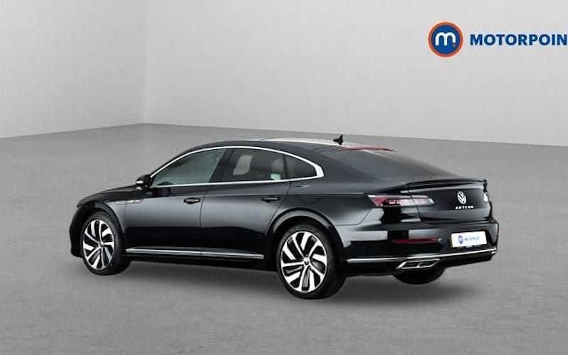 Begagnad VW Arteon R-line 190 HK (139 kW) 2023 Svart Halvkombi