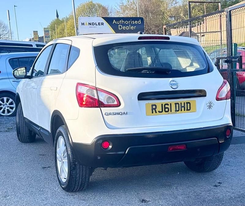 Used Nissan Qashqai Acenta 117 HP (86 kW) 2011 White SUV