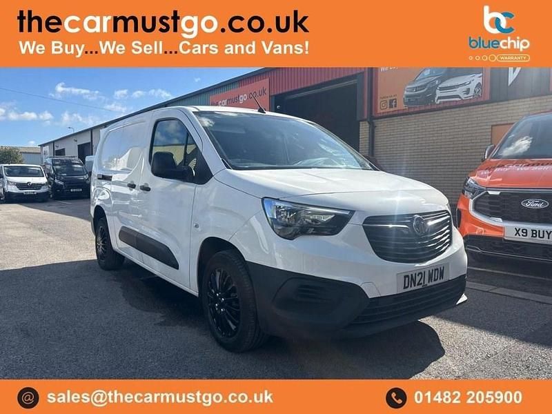 White Used 2021 Vauxhall Combo MPV | £9,490 (Good price) - Image 1/3