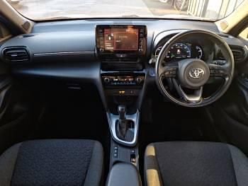 Used Toyota Yaris Hybrid Design 116 HP (85 kW) 2022 White Estate