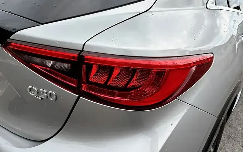 Used Infiniti Q30 Luxe 122 HP (89 kW) 2018 Silver Hatchback