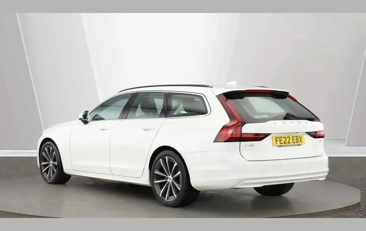 Used Volvo V90 Momentum 194 HP (142 kW) 2022 White Estate