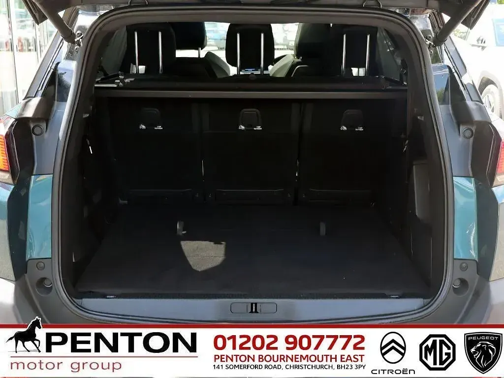 Usado Peugeot 5008 Premium 130 HP (95 kW) 2018 Verde SUV