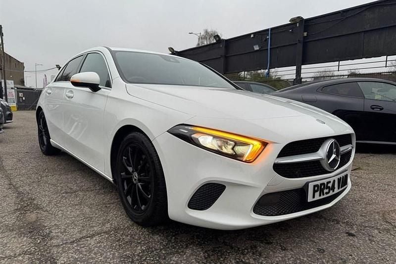 Used Mercedes A180 136 HP (100 kW) 2019 White Hatchback