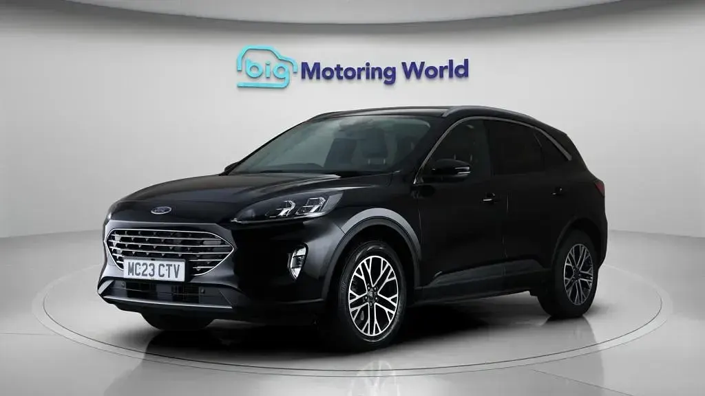 Usado Ford Kuga Titanium 150 CV (110 kW) 2023 Negro SUV