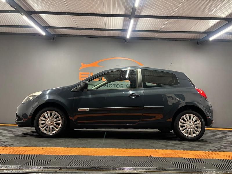 Used Renault Clio IV Expression+ 75 HP (55 kW) 2012 Blue Hatchback