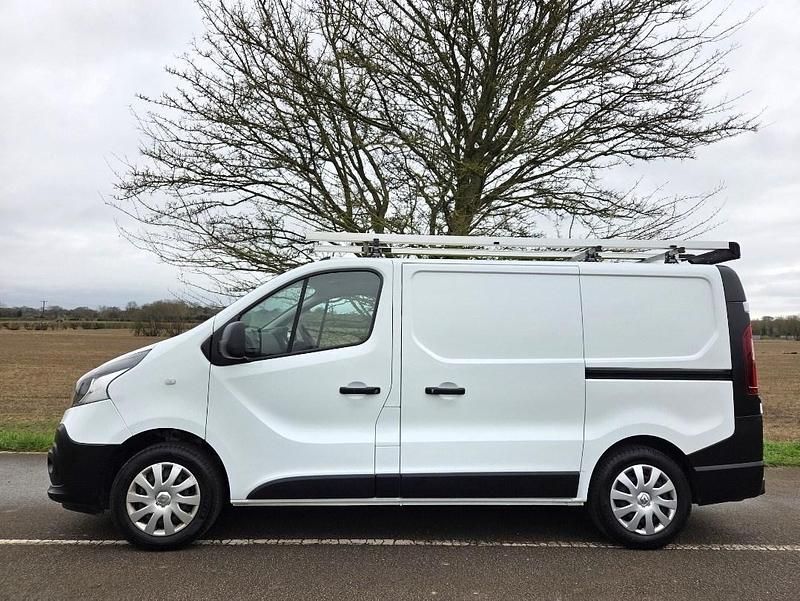 Begagnad Renault Trafic Business 2018 Vit Minibuss