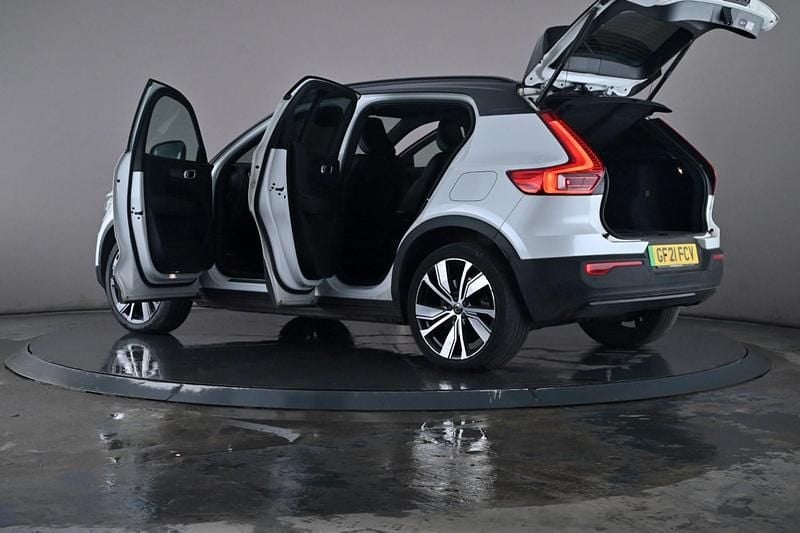 White Used 2021 Volvo XC40 SUV | £24,595 (Fair price) - Image 1/4