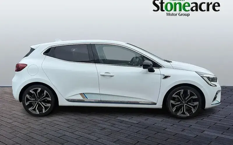 Used Renault Clio 140 HP (102 kW) 2021 White Hatchback