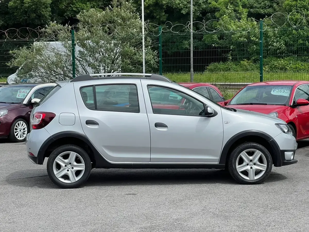 Used Dacia Sandero Lauréate 90 HP (66 kW) 2016 Silver Hatchback