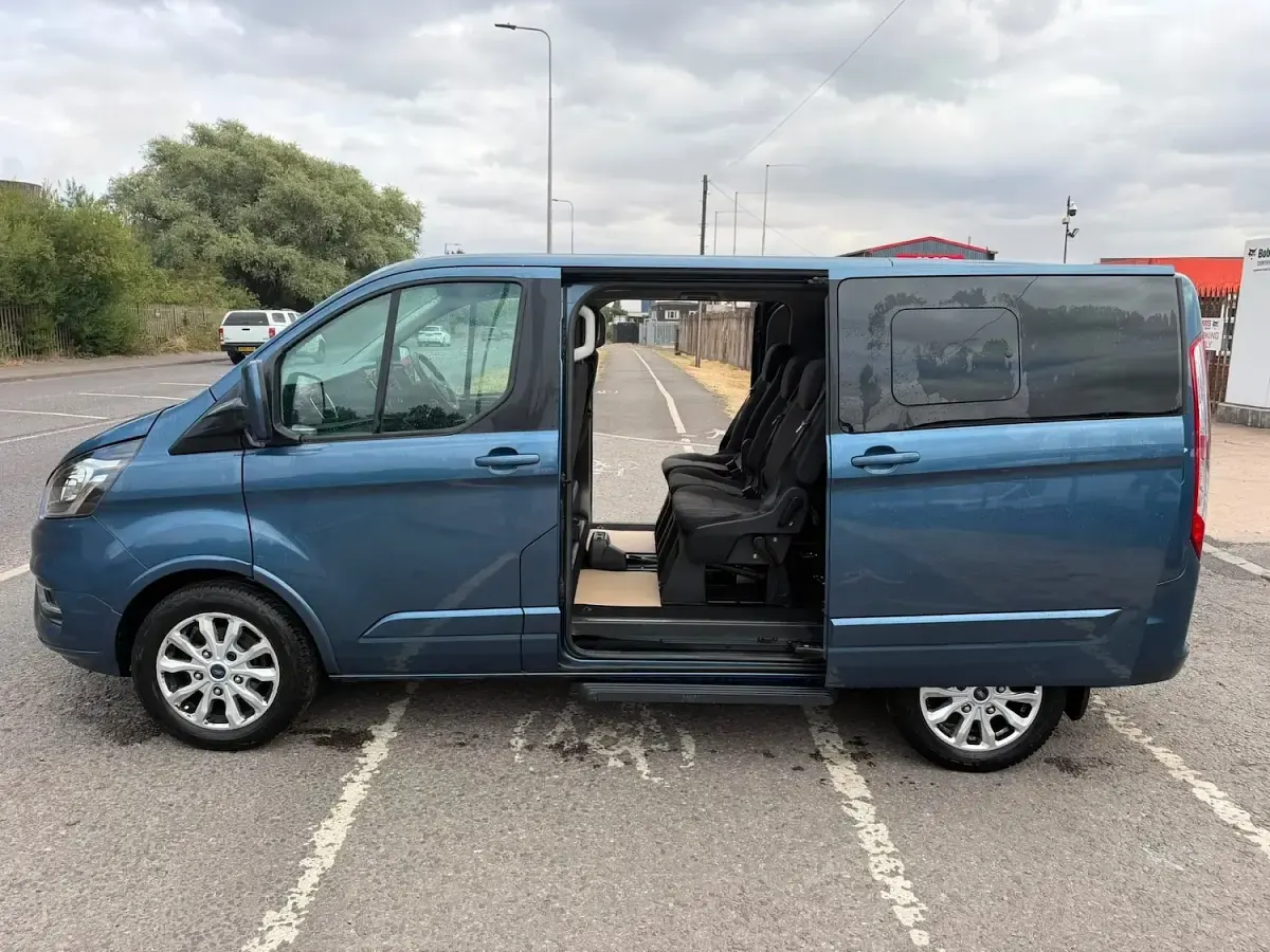 Used Ford Tourneo Custom Titanium 130 HP (95 kW) 2020 Blue Van