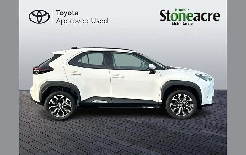 New Toyota Yaris Cross Design 113 HP (83 kW) 2025 White SUV