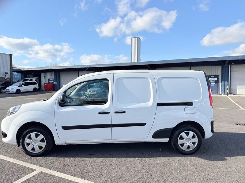 Used Nissan NV250 Tekna 95 HP (69 kW) 2021 White Van