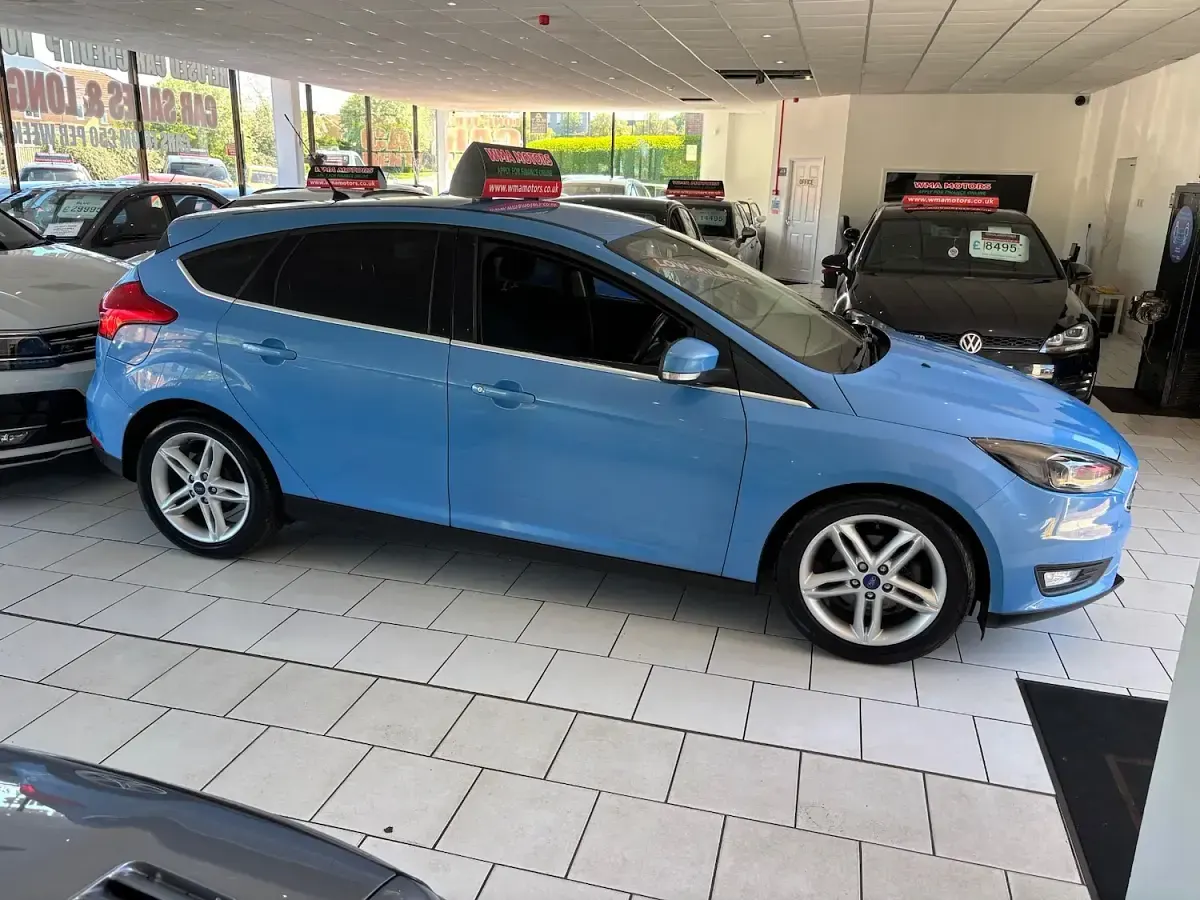 Used Ford Focus Zetec 120 HP (88 kW) 2016 Blue Hatchback