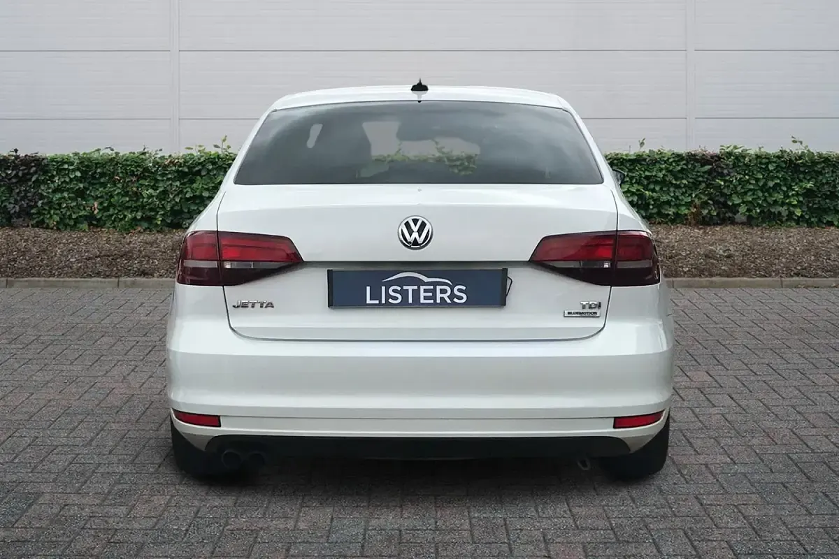 Used VW Jetta GT 150 HP (110 kW) 2017 White Sedan