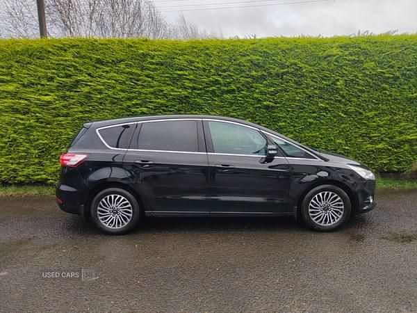 Used Ford S-MAX Titanium 150 HP (110 kW) 2019 Black MPV