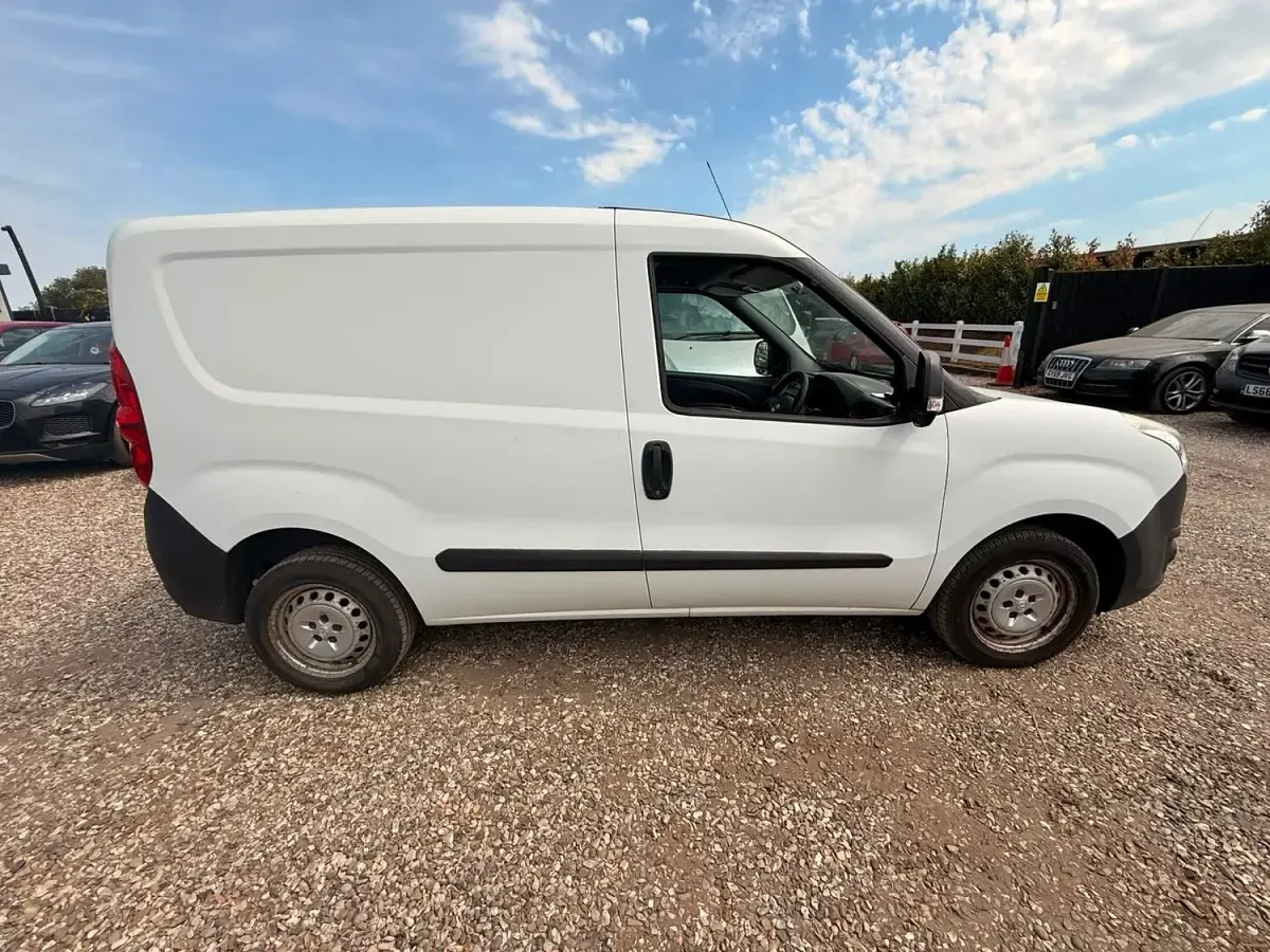 Used Vauxhall Combo 2015 White MPV