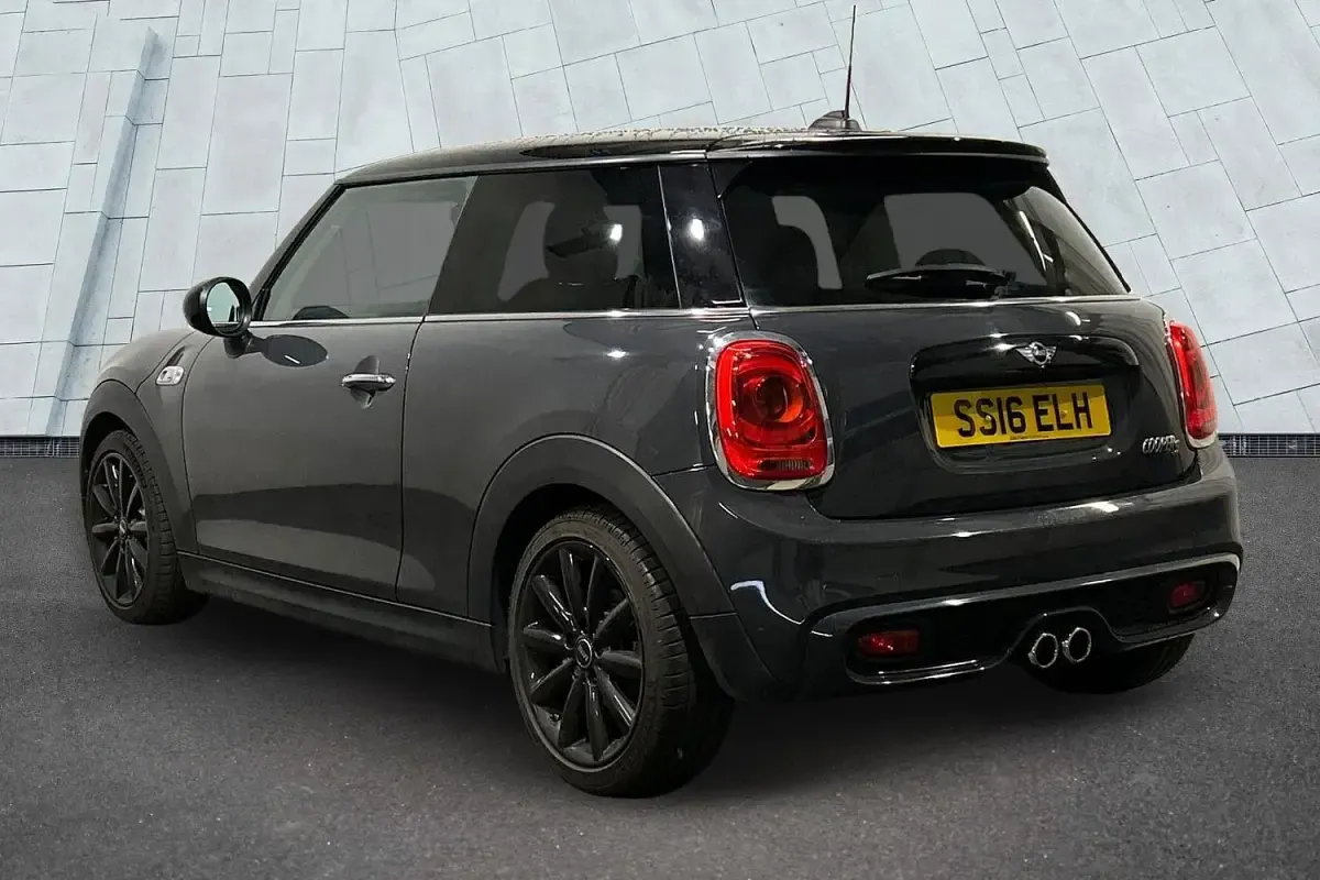 Usado Mini Cooper S Hatch 189 HP (139 kW) 2016 Cinzento Citadino