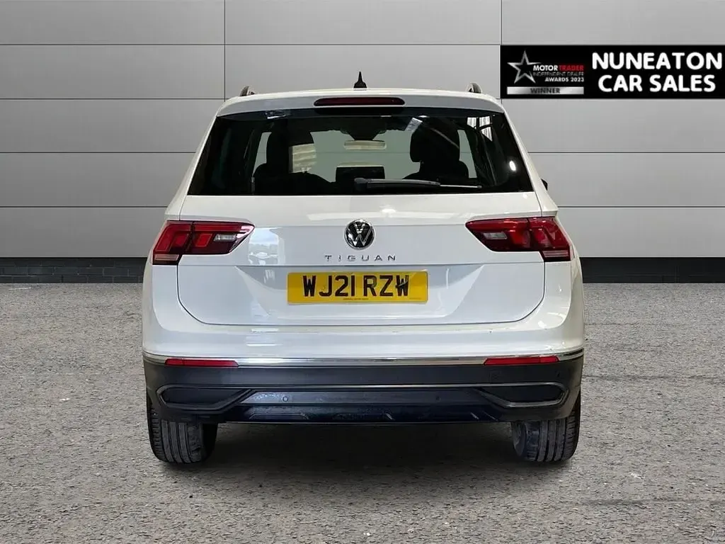 Usado VW Tiguan Life 150 HP (110 kW) 2021 Branco SUV