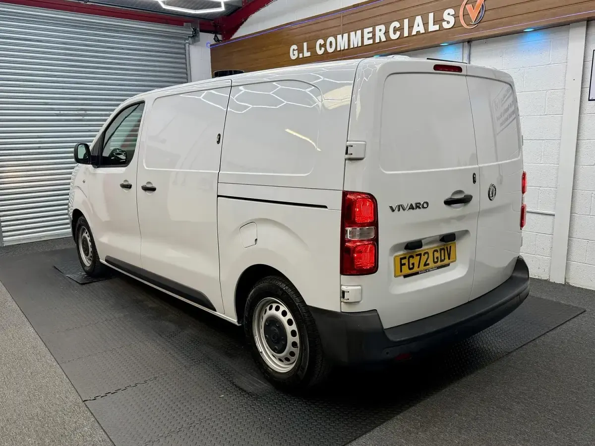 Used Vauxhall Vivaro S 100 HP (73 kW) 2022 White MPV