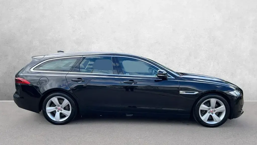 Used Jaguar XF Portfolio 250 HP (183 kW) 2019 Black Estate