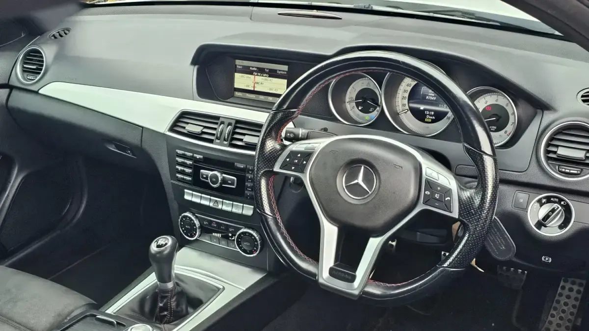 Begagnad Mercedes C180 AMG 2012 Vit Sportkupé